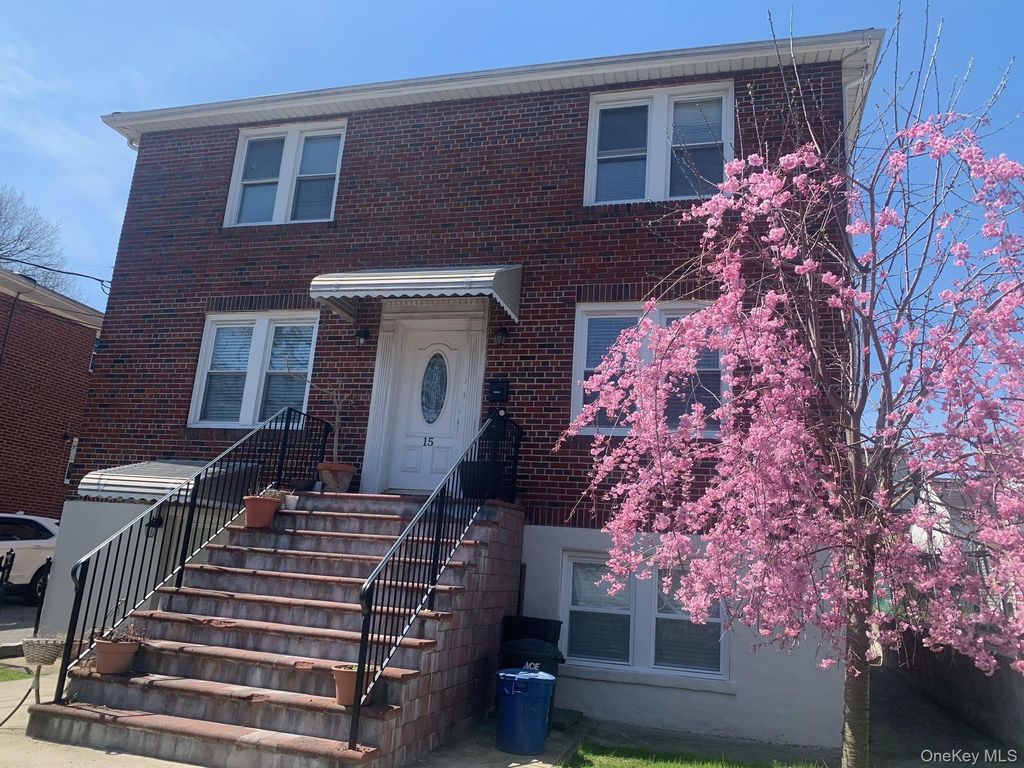 15 Juniper Road 2nd Fl, Port Washington, NY 11050