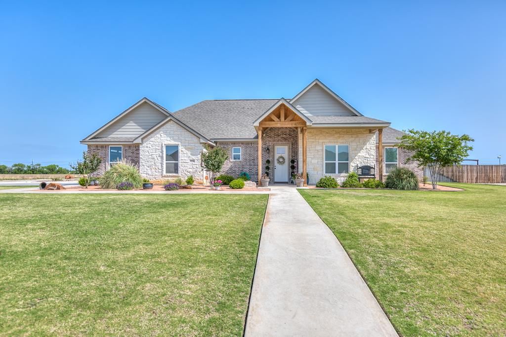 Image 1 of property listing at 5926 Bridlewood Court, San Angelo, TX 76904