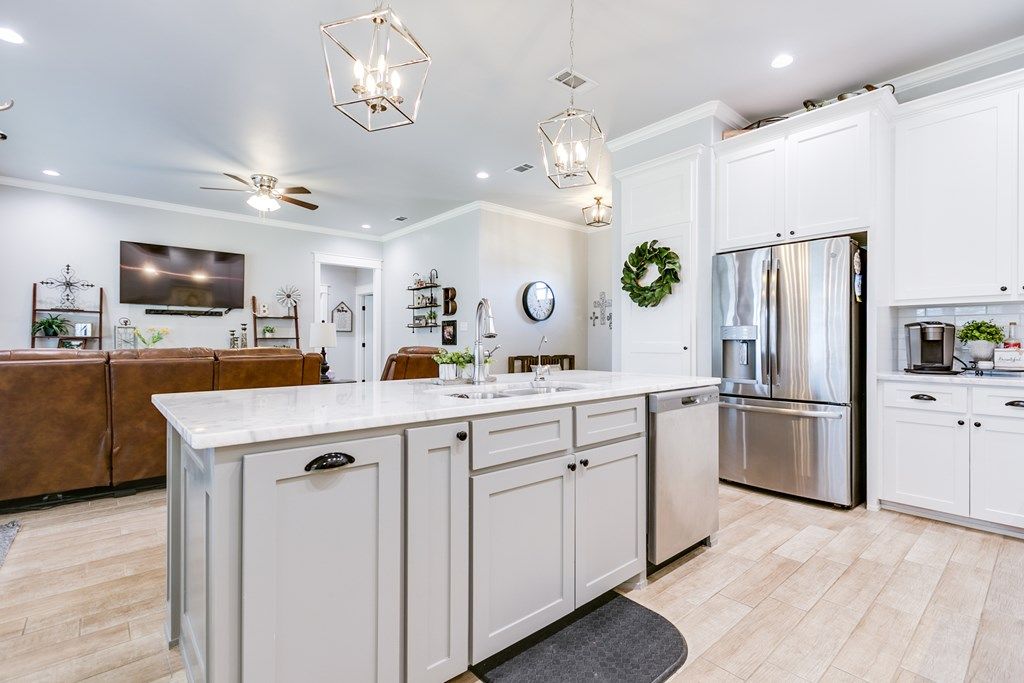 Image 13 of property listing at 5926 Bridlewood Court, San Angelo, TX 76904