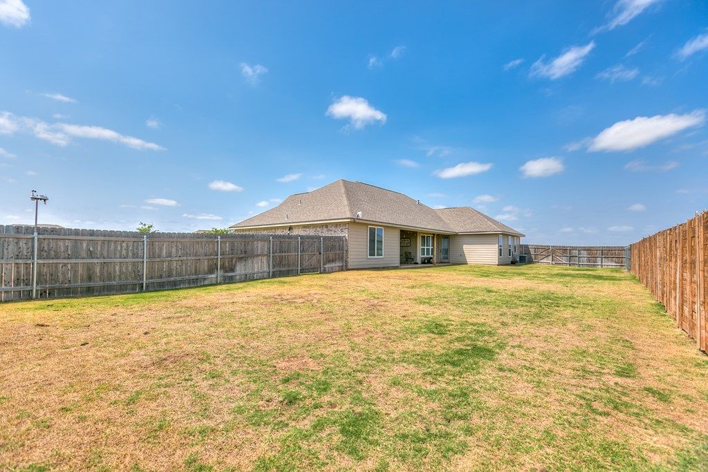 Image 39 of property listing at 5926 Bridlewood Court, San Angelo, TX 76904
