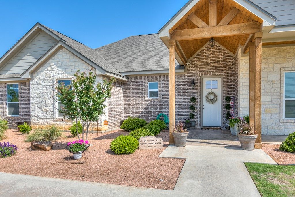 Image 4 of property listing at 5926 Bridlewood Court, San Angelo, TX 76904