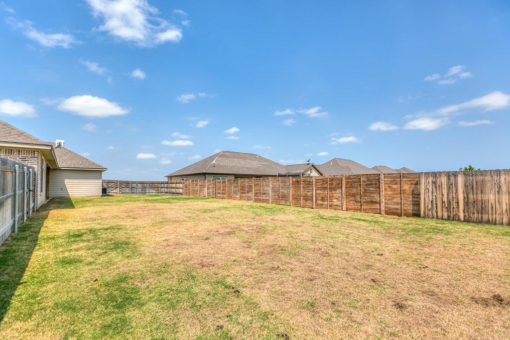 Image 40 of property listing at 5926 Bridlewood Court, San Angelo, TX 76904