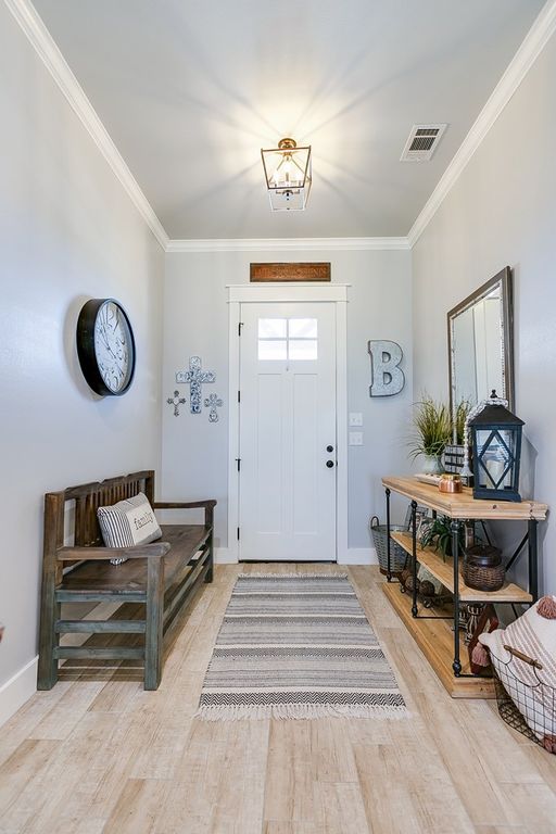 Image 5 of property listing at 5926 Bridlewood Court, San Angelo, TX 76904