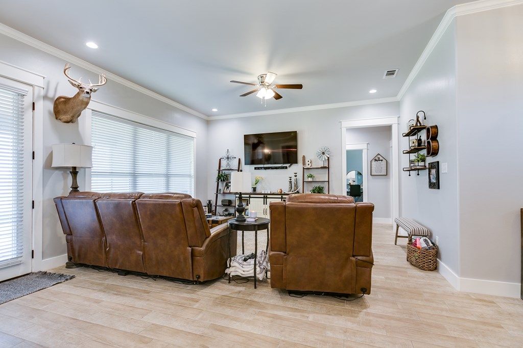 Image 7 of property listing at 5926 Bridlewood Court, San Angelo, TX 76904