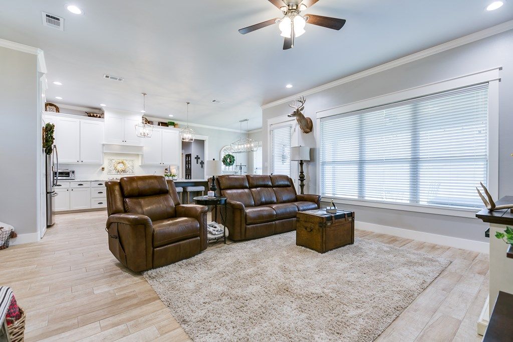Image 9 of property listing at 5926 Bridlewood Court, San Angelo, TX 76904