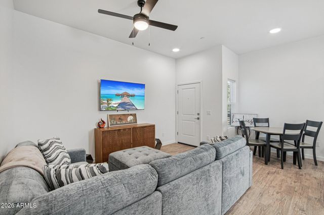 3021 W WILLIAMS Drive A201, Phoenix, AZ 85027