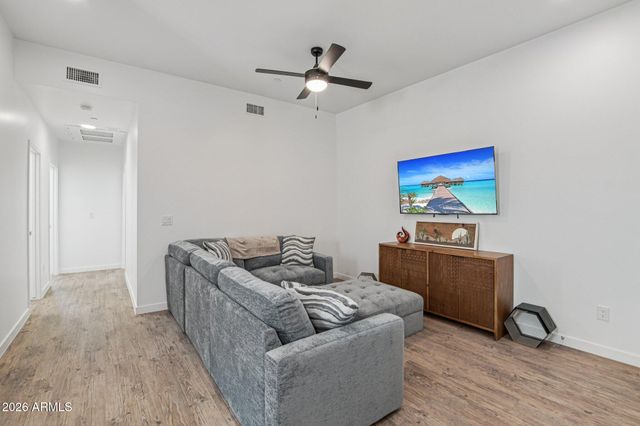 3021 W WILLIAMS Drive A201, Phoenix, AZ 85027