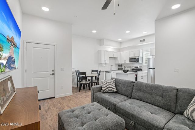 3021 W WILLIAMS Drive A201, Phoenix, AZ 85027