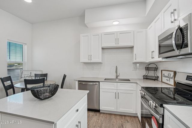 3021 W WILLIAMS Drive A201, Phoenix, AZ 85027