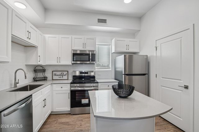 3021 W WILLIAMS Drive A201, Phoenix, AZ 85027