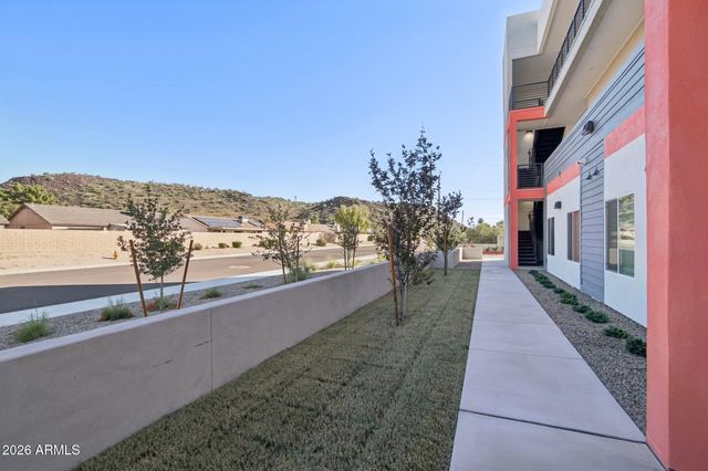 3021 W WILLIAMS Drive A201, Phoenix, AZ 85027