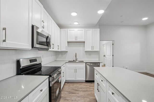 3021 W WILLIAMS Drive A201, Phoenix, AZ 85027