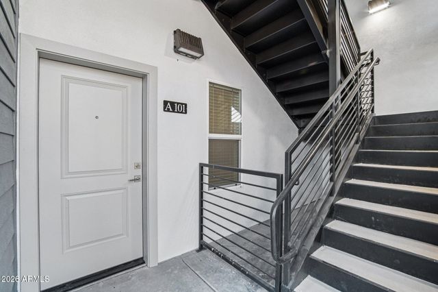 3021 W WILLIAMS Drive A201, Phoenix, AZ 85027