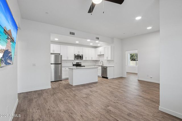 3021 W WILLIAMS Drive A201, Phoenix, AZ 85027