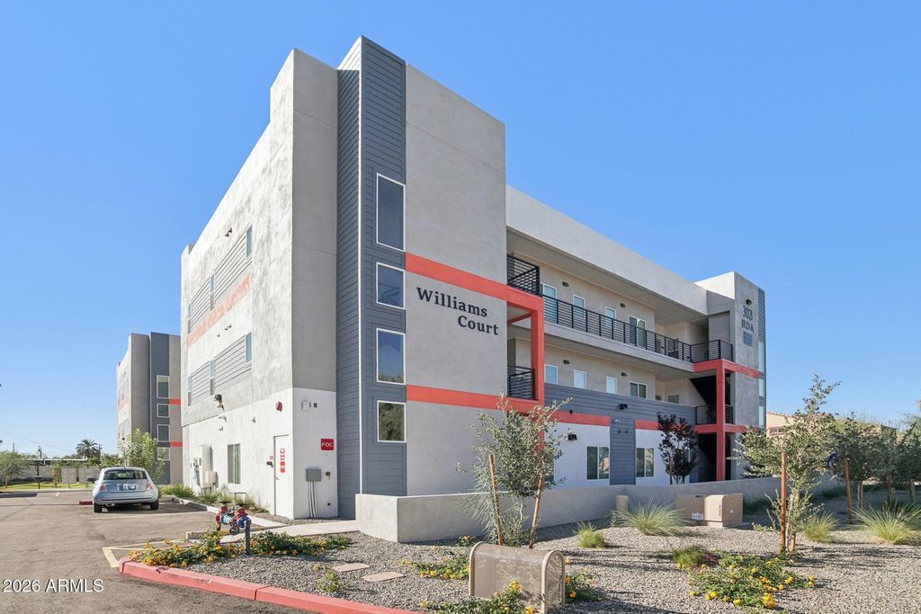 3021 W WILLIAMS Drive A201, Phoenix, AZ 85027