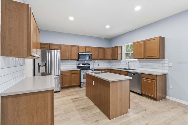 121 FESTIVE COURT, Chuluota, FL 32766