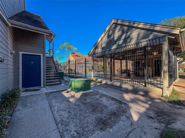 6601 Sands Point Drive 48, Houston, TX 77074