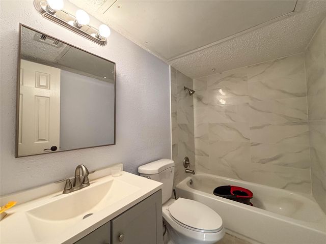 6601 Sands Point Drive 48, Houston, TX 77074