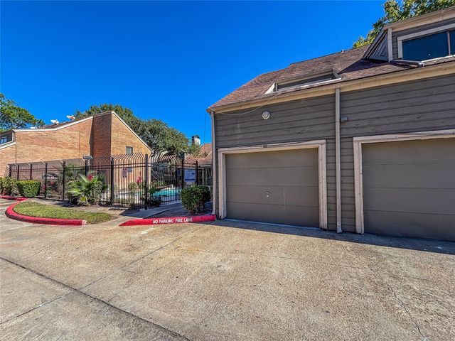 6601 Sands Point Drive 48, Houston, TX 77074