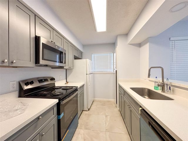 6601 Sands Point Drive 48, Houston, TX 77074