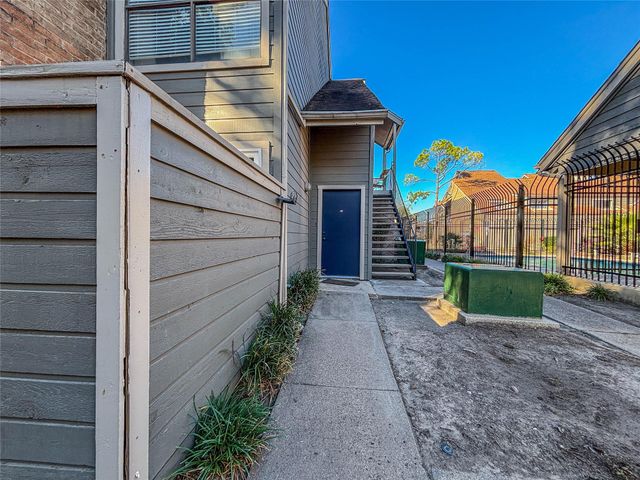 6601 Sands Point Drive 48, Houston, TX 77074