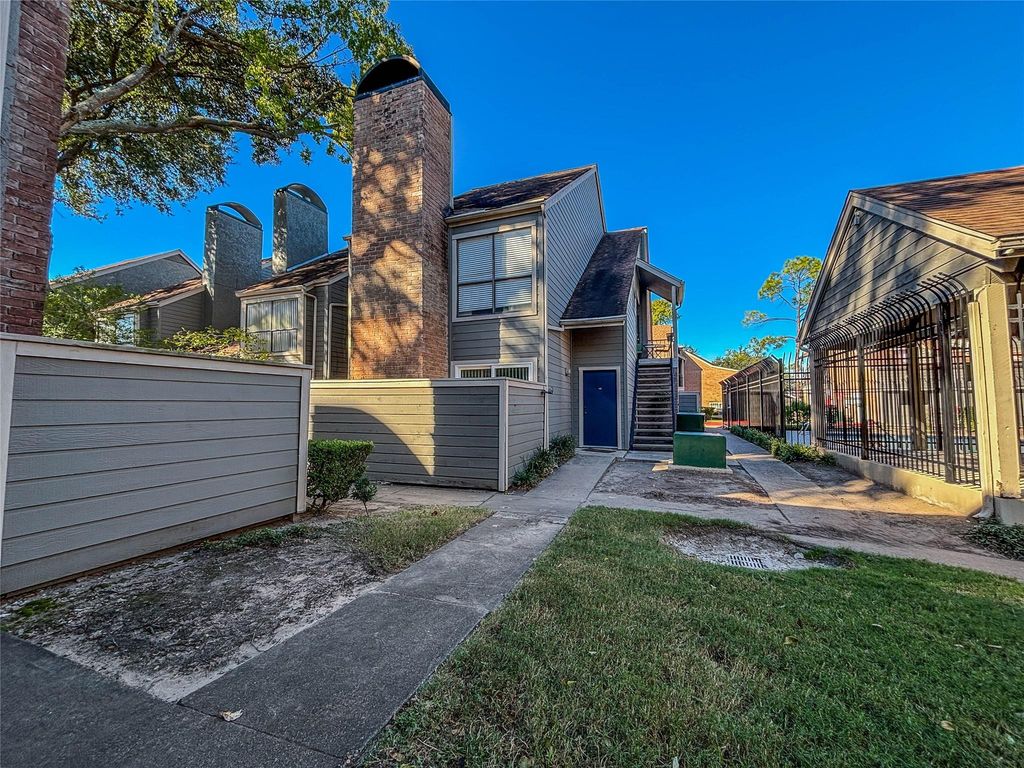 6601 Sands Point Drive 48, Houston, TX 77074