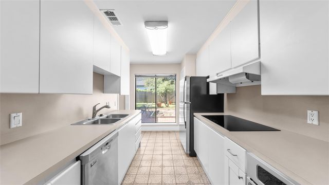 1017 Howard Lane, Bellaire, TX 77401