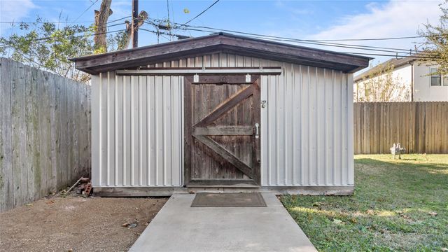 1017 Howard Lane, Bellaire, TX 77401