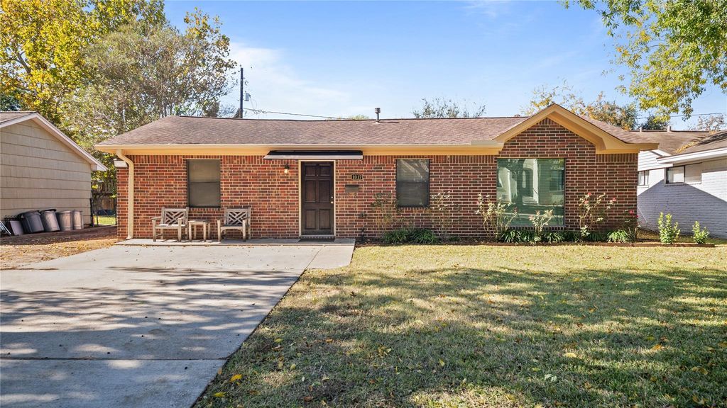 1017 Howard Lane, Bellaire, TX 77401