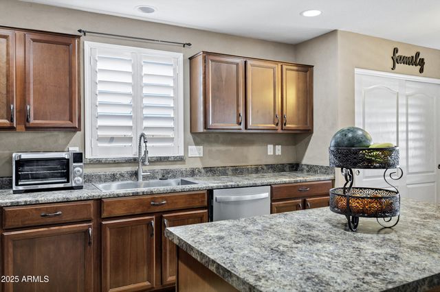 566 W LOVE Road, San Tan Valley, AZ 85143