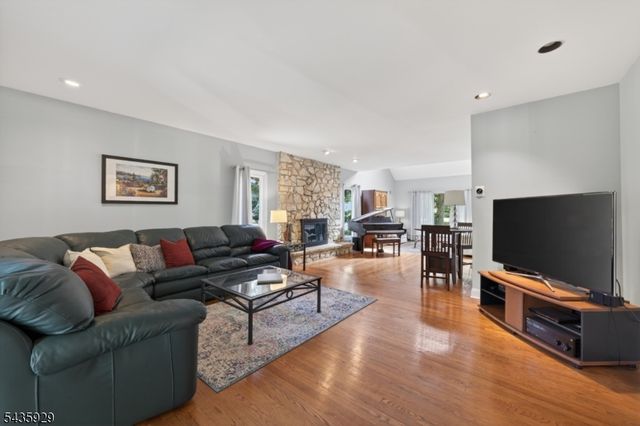 32 1St St, Florham Park Boro, NJ 07932