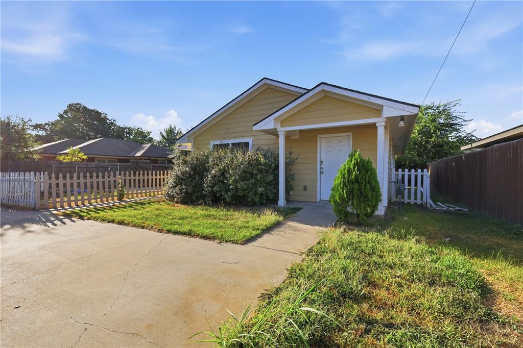 1511 W 28th St, Bryan, TX 77803 — exterior