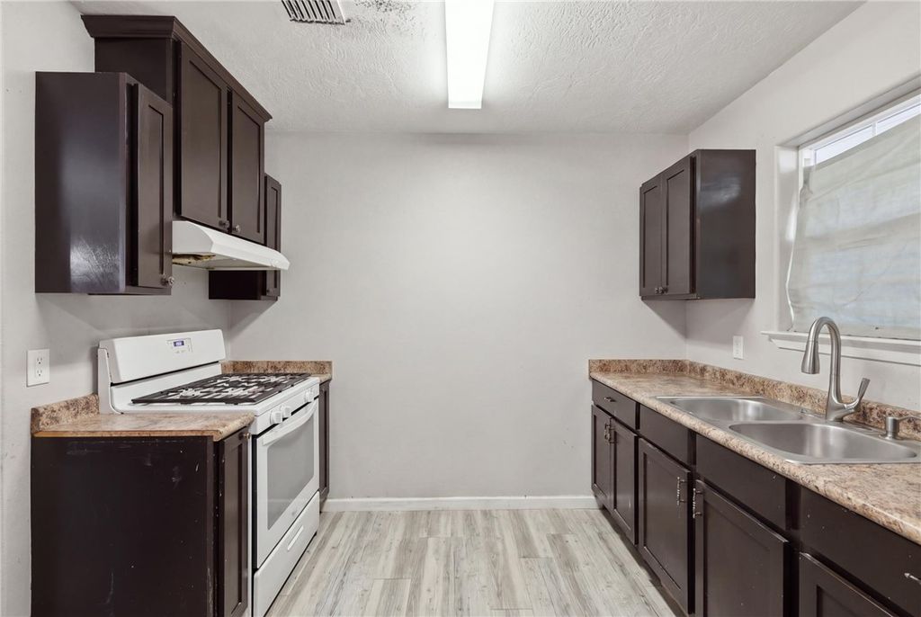 1511 W 28th St, Bryan, TX 77803 — photo 4