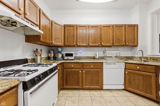 1233 E 53rd Street 2, Chicago, IL 60615