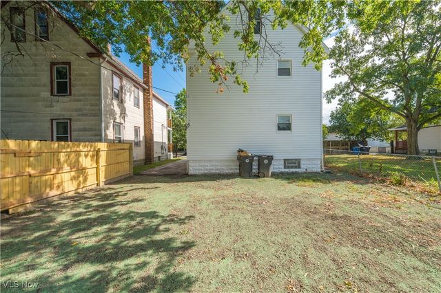 1488-1490 W 112th Street, Cleveland, OH 44102