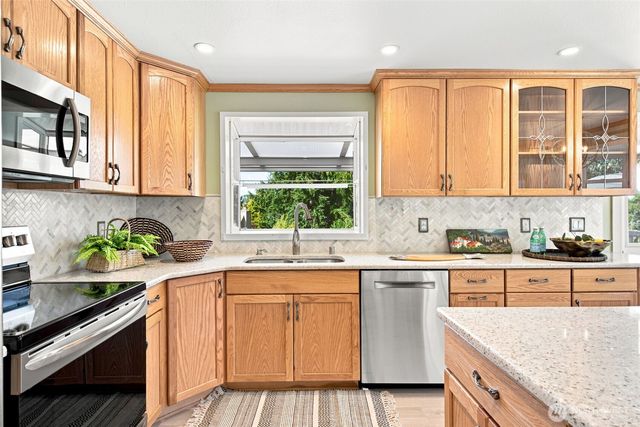 1814 Agate Court NW, Poulsbo, WA 98370