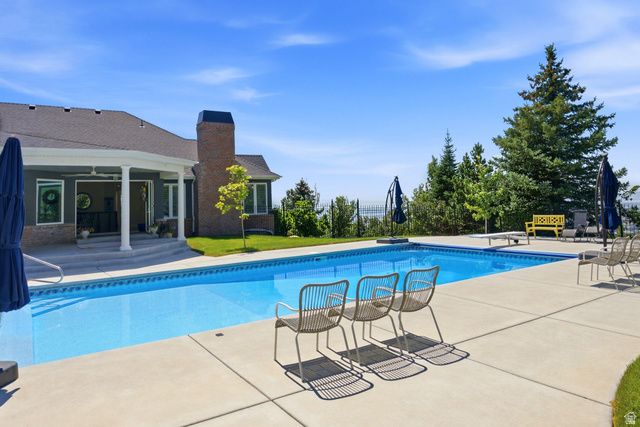 1756 S STONE HOLLOW DR, Bountiful, UT 84010