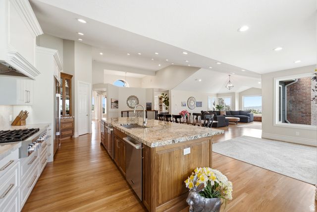 1756 S STONE HOLLOW DR, Bountiful, UT 84010