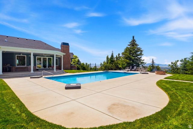 1756 S STONE HOLLOW DR, Bountiful, UT 84010