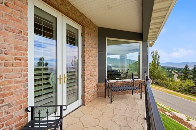 1756 S STONE HOLLOW DR, Bountiful, UT 84010