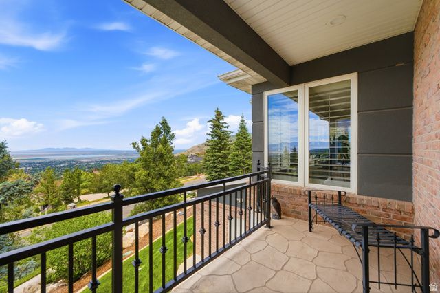 1756 S STONE HOLLOW DR, Bountiful, UT 84010