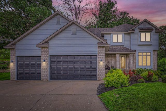 14925 Oak Ridge Court W, Burnsville, MN 55306