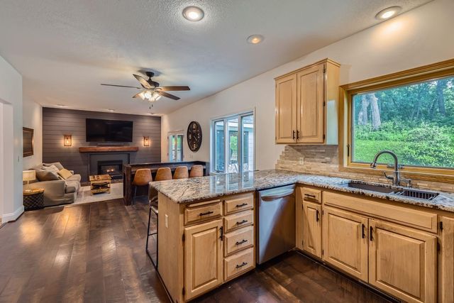 14925 Oak Ridge Court W, Burnsville, MN 55306