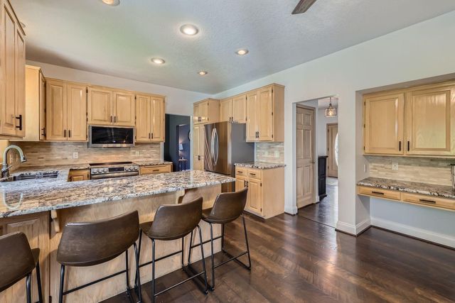 14925 Oak Ridge Court W, Burnsville, MN 55306