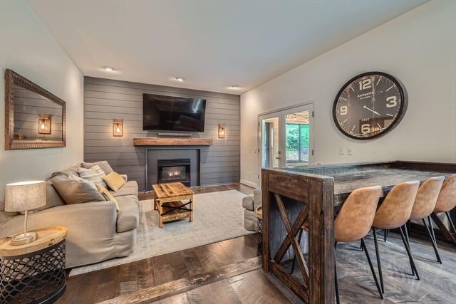 14925 Oak Ridge Court W, Burnsville, MN 55306