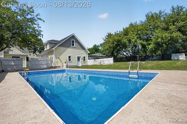 403 Ellen Street, Fenton, MI 48430