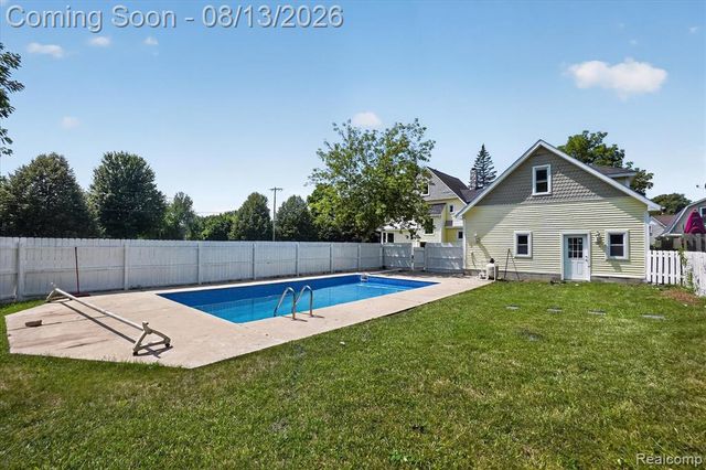 403 Ellen Street, Fenton, MI 48430