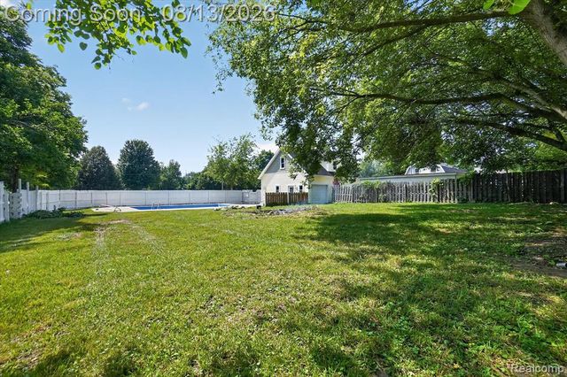 403 Ellen Street, Fenton, MI 48430
