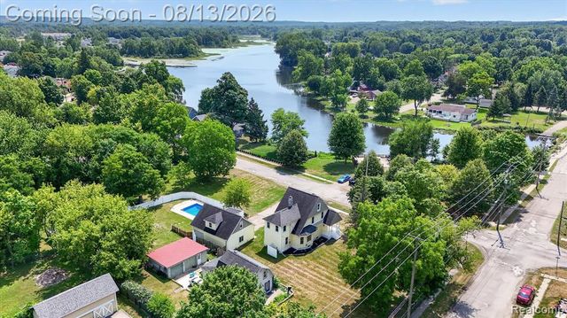403 Ellen Street, Fenton, MI 48430