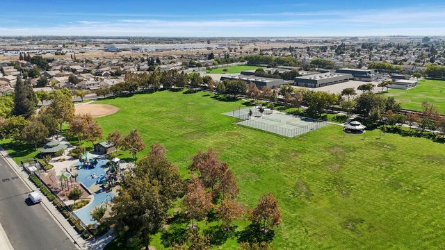 12999 Goldstone Ct, Lathrop, CA 95330